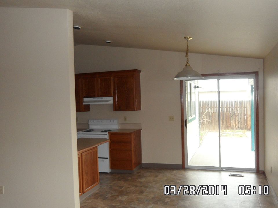 2nd image of 275 W Willowbrook Dr