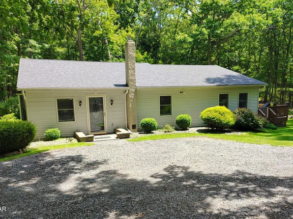 327 Rock Oak Rd, Dingmans Ferry, PA 18328