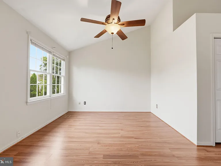 8715 Delcris Dr — Photo 20