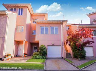 46 Harbour Ct, Staten Island, NY
