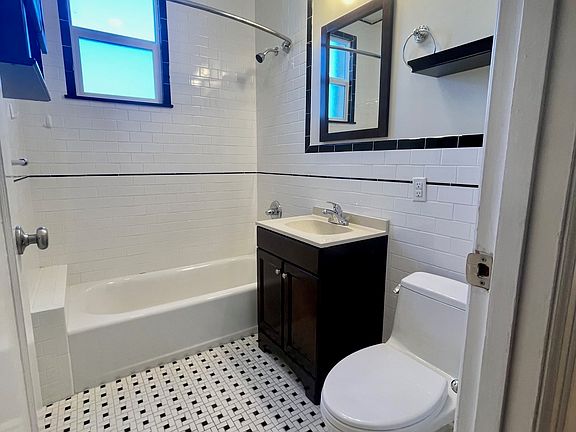 2nd image of 959 Haight St Unit 12