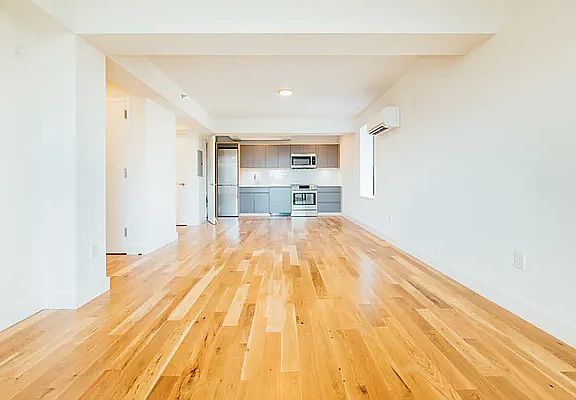 4th image of 520 Parkside Ave Unit 2A
