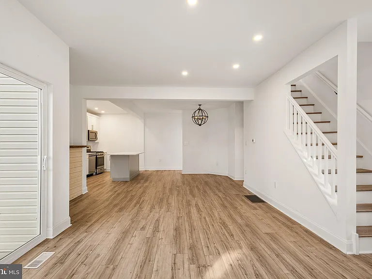 118 Turner St — Photo 3