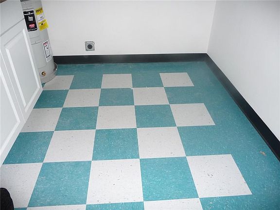 3rd image of 28 Ventnor B #28