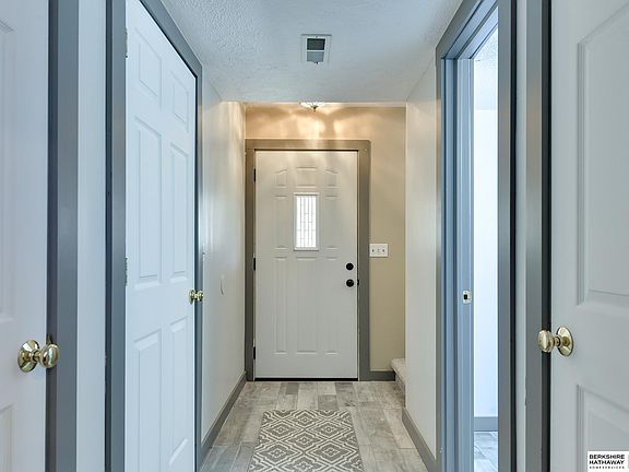 5th image of 15718 Hascall Cir