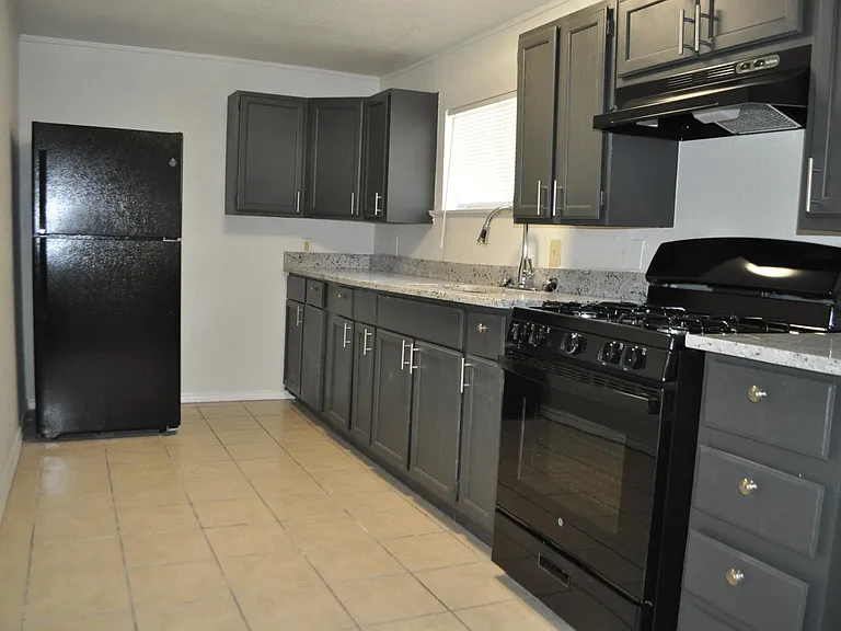 313 N Flat St — Photo 7
