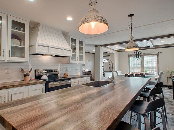 2nd image of 1004 N Mystic Drive