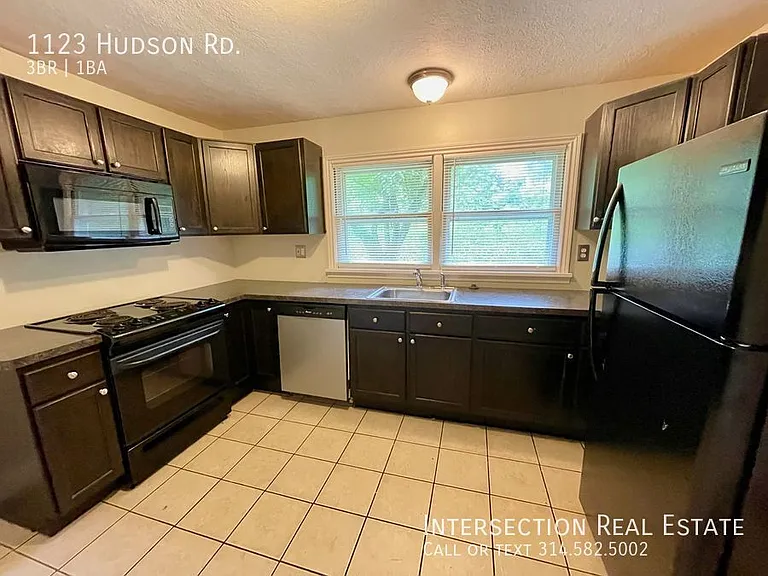 1123 Hudson Rd — Photo 7
