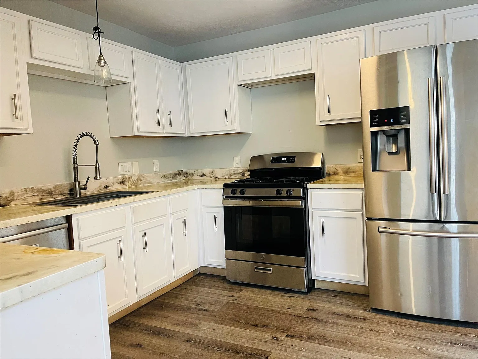 4 bed, 2.5 bath, 1686 sqft, $1,800 — Photo 2