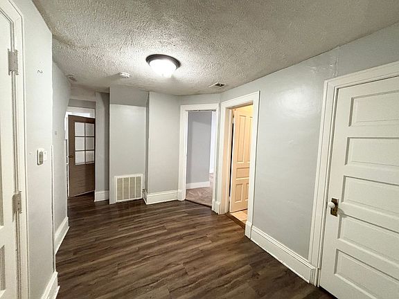 3rd image of 704 W Mulberry St #2