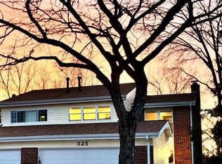 325 Fox Village Ct, Ballwin, MO 63021