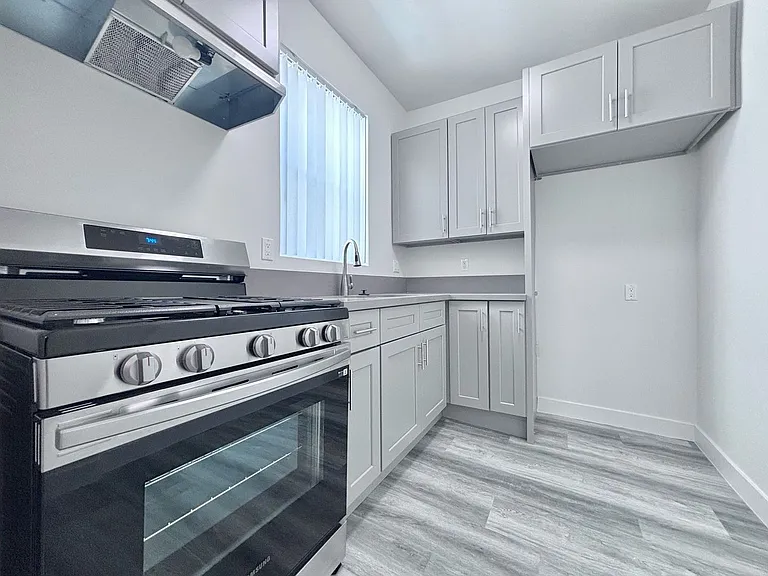 341 S Alvarado Street — Photo 1