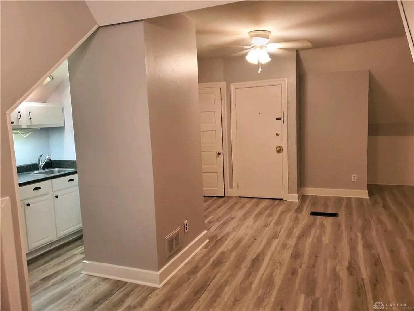 Grafton Hills Apartment — Photo 4