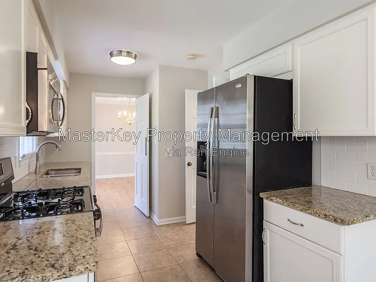 702 Buckingham Rd — Photo 2