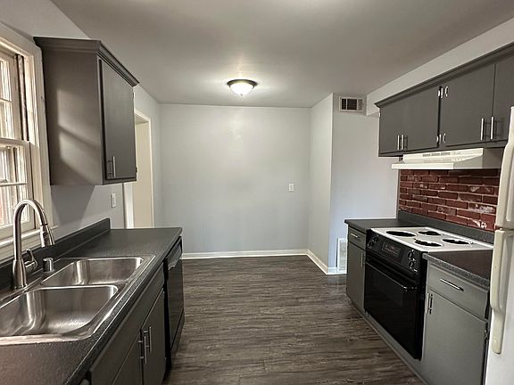 3rd image of 2610 Harlech Ct