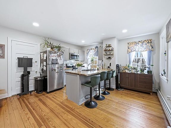 3rd image of 27 Barney St