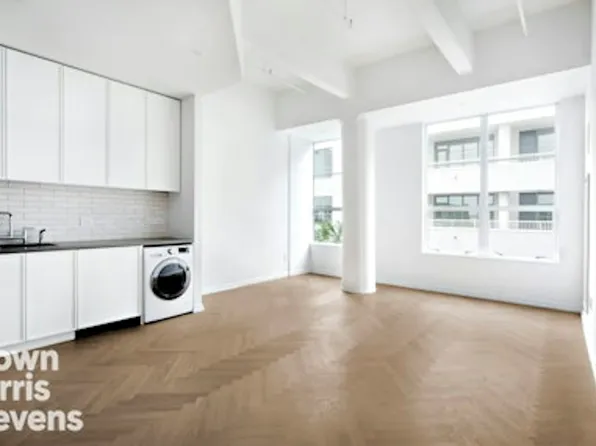 184 Kent Avenue image 1 of 12