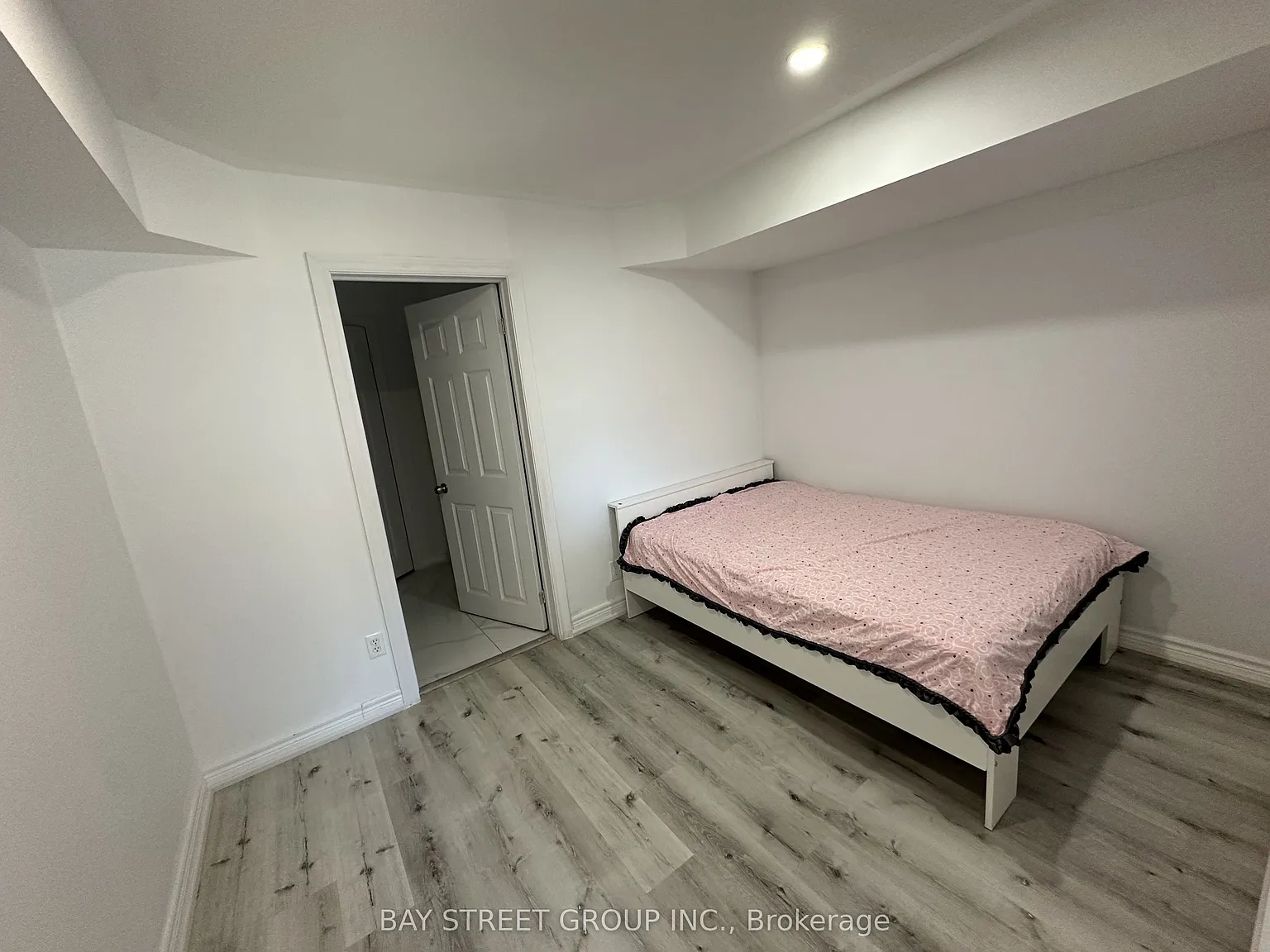 2 bed, $1,900 — Photo 3