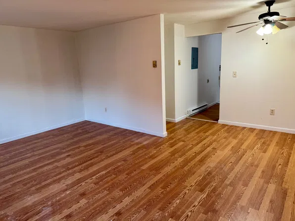 12 Bell Ct APT B1, East Hartford, CT 06108