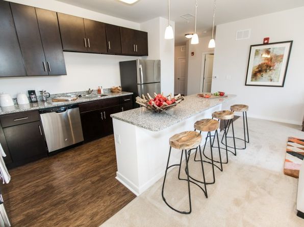 8501 Franklin Square Dr #212