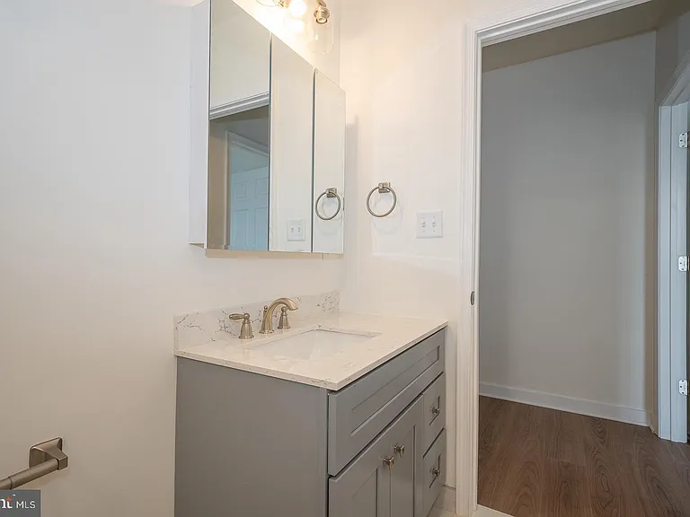 42 N Waterloo Rd #38 — Photo 24