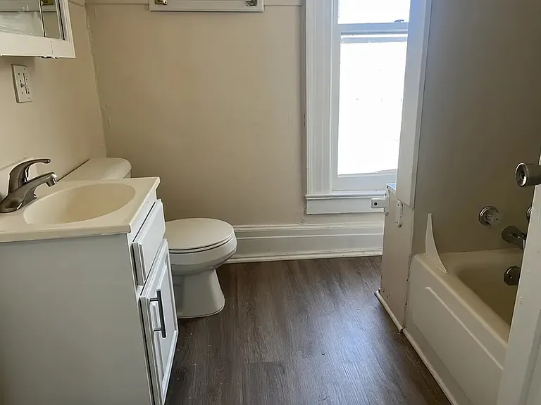 404 E Prospect Ter — Photo 4