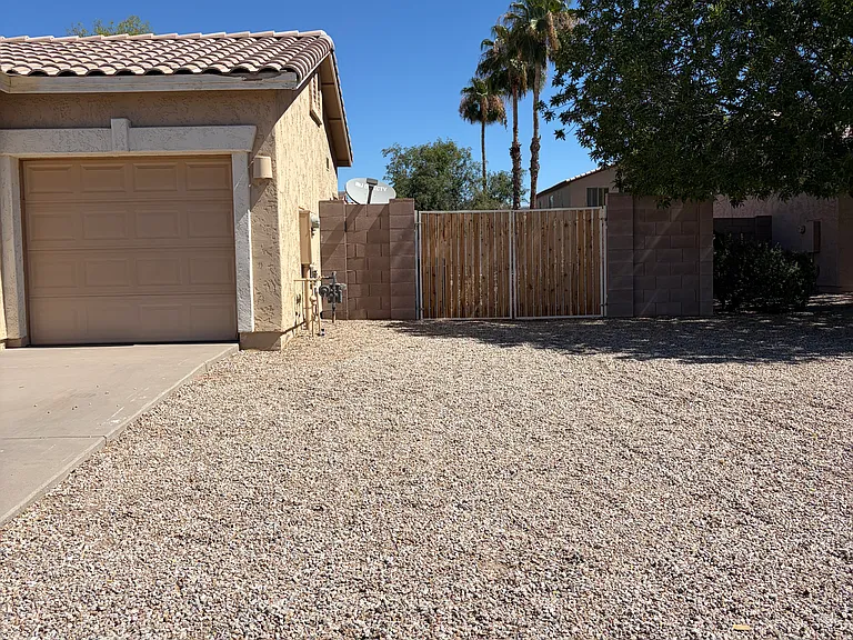 1042 E Canyon Way — Photo 4