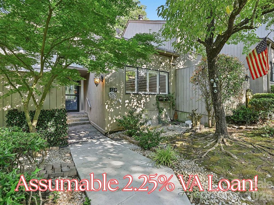 1st image of 125 Pine Grove Cir