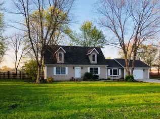 8521 Emling Rd, Du Quoin, IL 62832