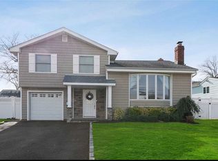 40 Brewster Rd W, Massapequa, NY 11758