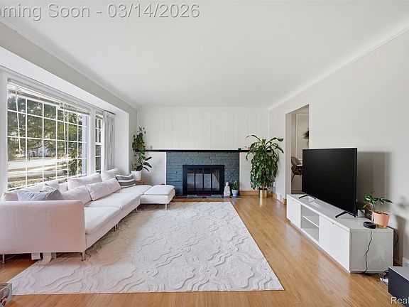 4th image of 2211 Crooks Rd