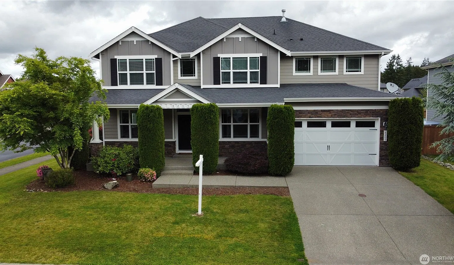 4 bed, 2.5 bath, 3048 sqft, $3,600 — Photo 1