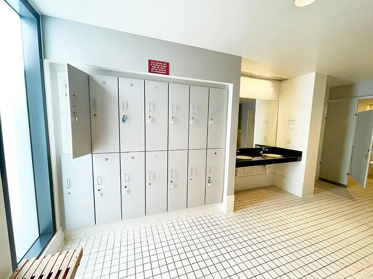 250 King St #438 — Photo 10