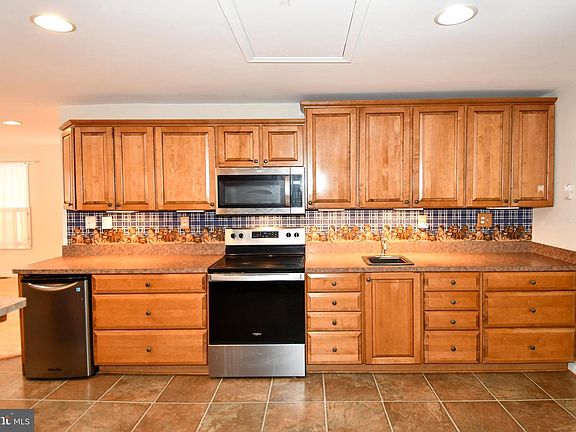 5th image of 8870 Brook Dr
