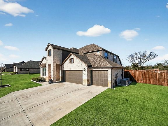 4th image of 596 Randys Way