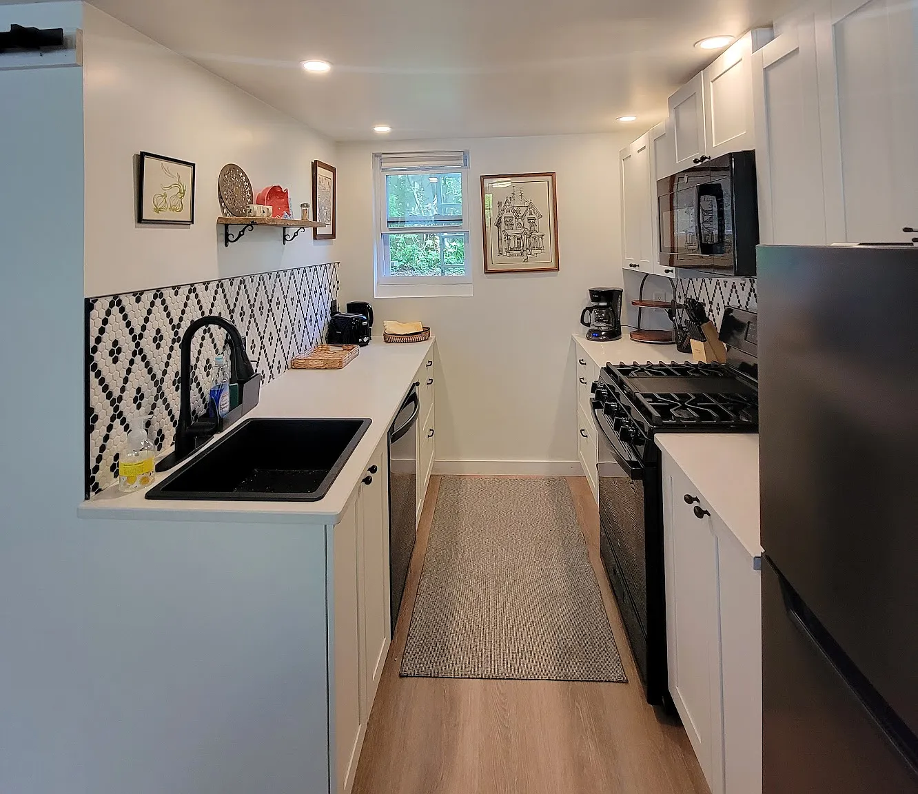 2 bed, 750 sqft, $2,100 — Photo 3