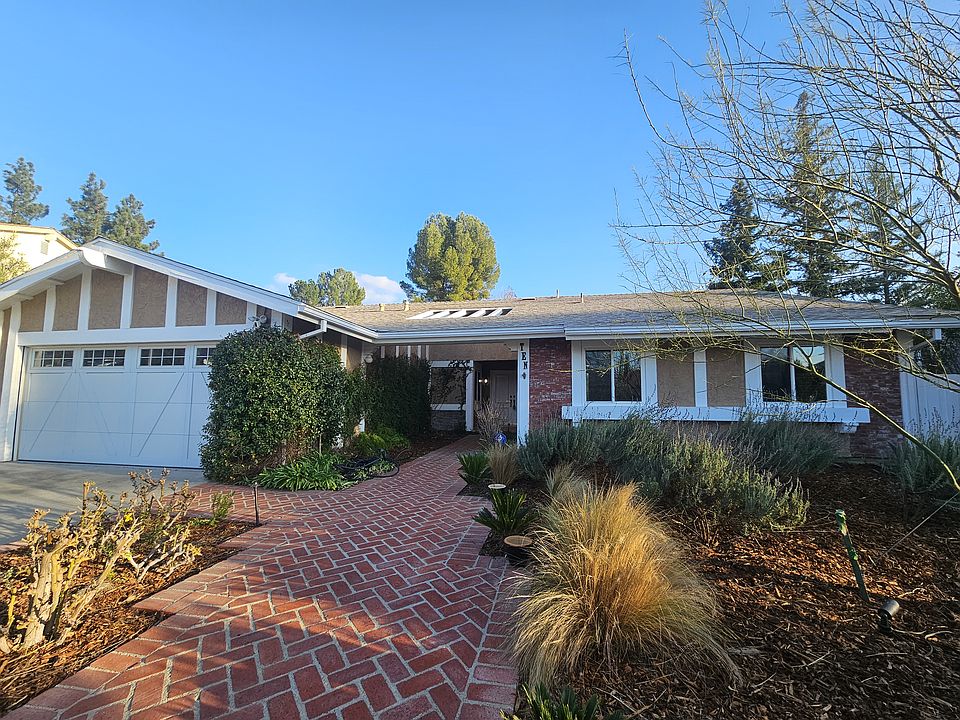 1st image of 10 Peregrine Cir