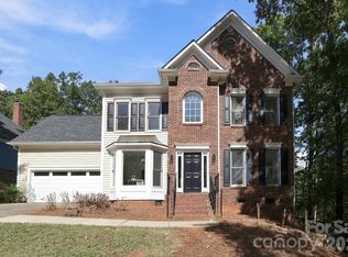 410 Whitefriars Ln, Matthews, NC 28105