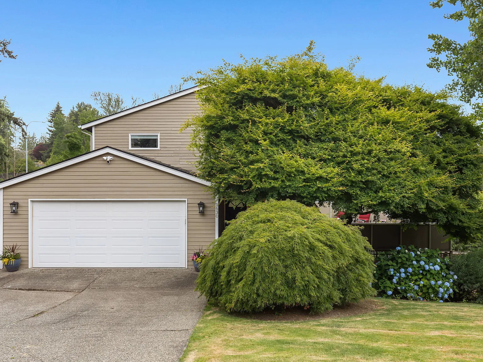 5 bed, 1920 sqft, $6,450 — Photo 2