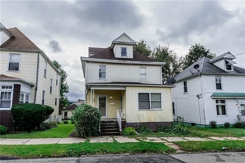 136 Evans St photo 1