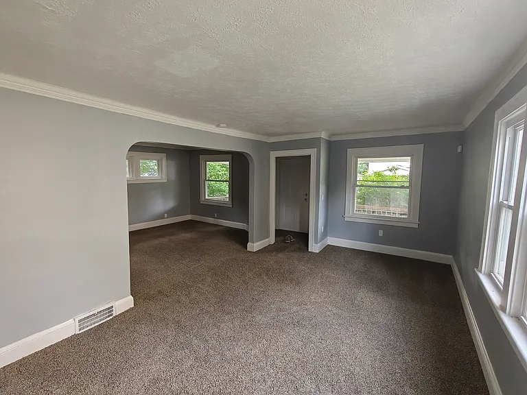 1024 Whittier Ave — Photo 8