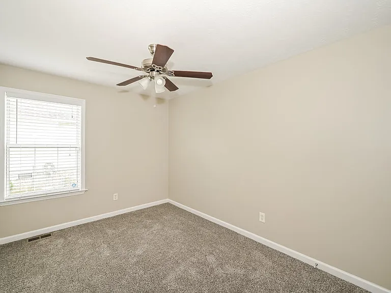 239 Heritage Cir E — Photo 15