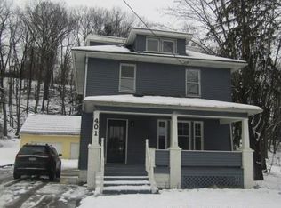 401 Palo Alto Dr, Ellwood City, PA 16117