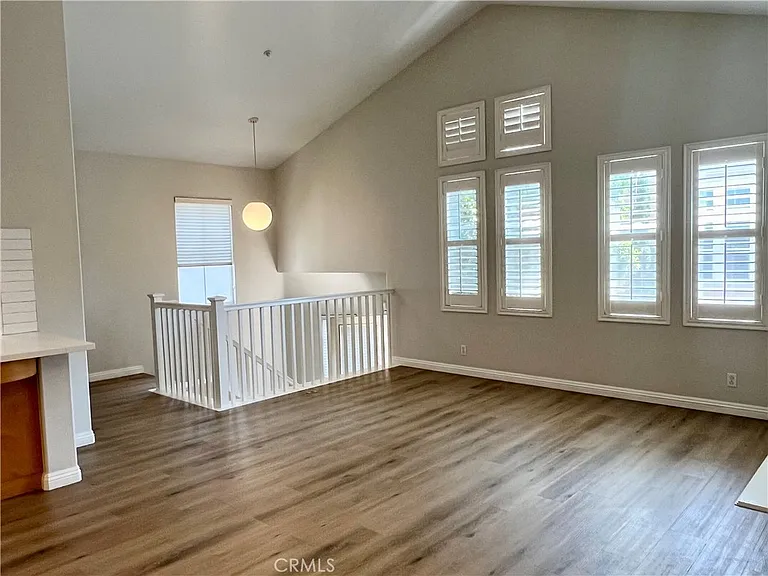 33 Visalia — Photo 4