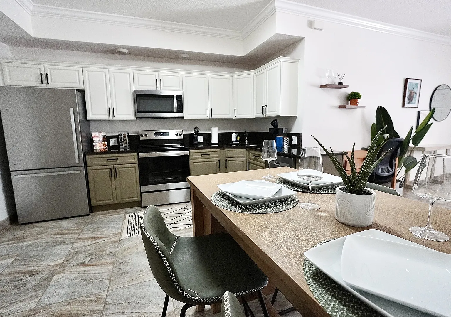 Villa Oliv | 2BR Modern Luxury | River & Ocean Access — Photo 4