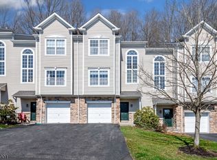 93 Pinehurst Dr, Washington, NJ 07882