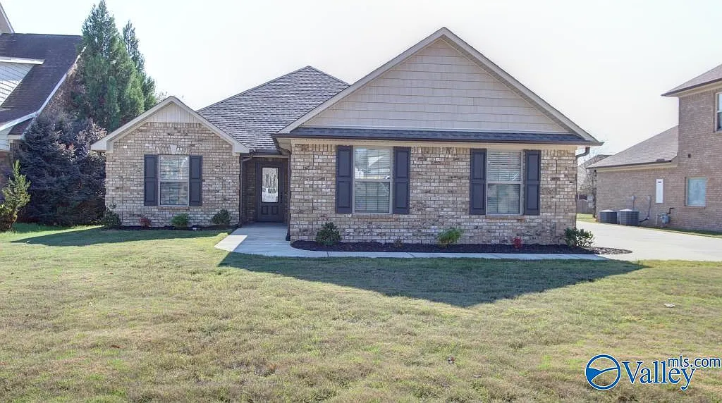 4 bed, 2.5 bath, 2045 sqft, $2,195 — Photo 1