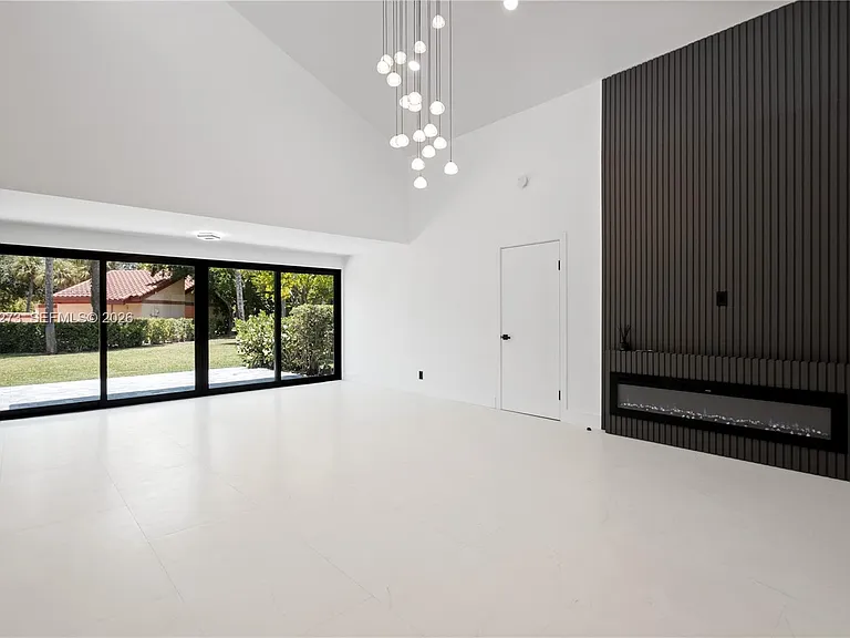 1543 SW 1st Ave — Photo 6