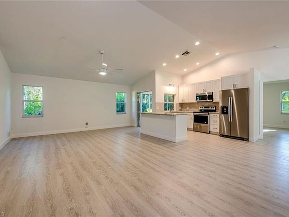 3rd image of 5141 Coral Wood Dr