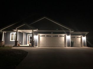 8807 W Stebbinsville Rd, Edgerton, WI 53534